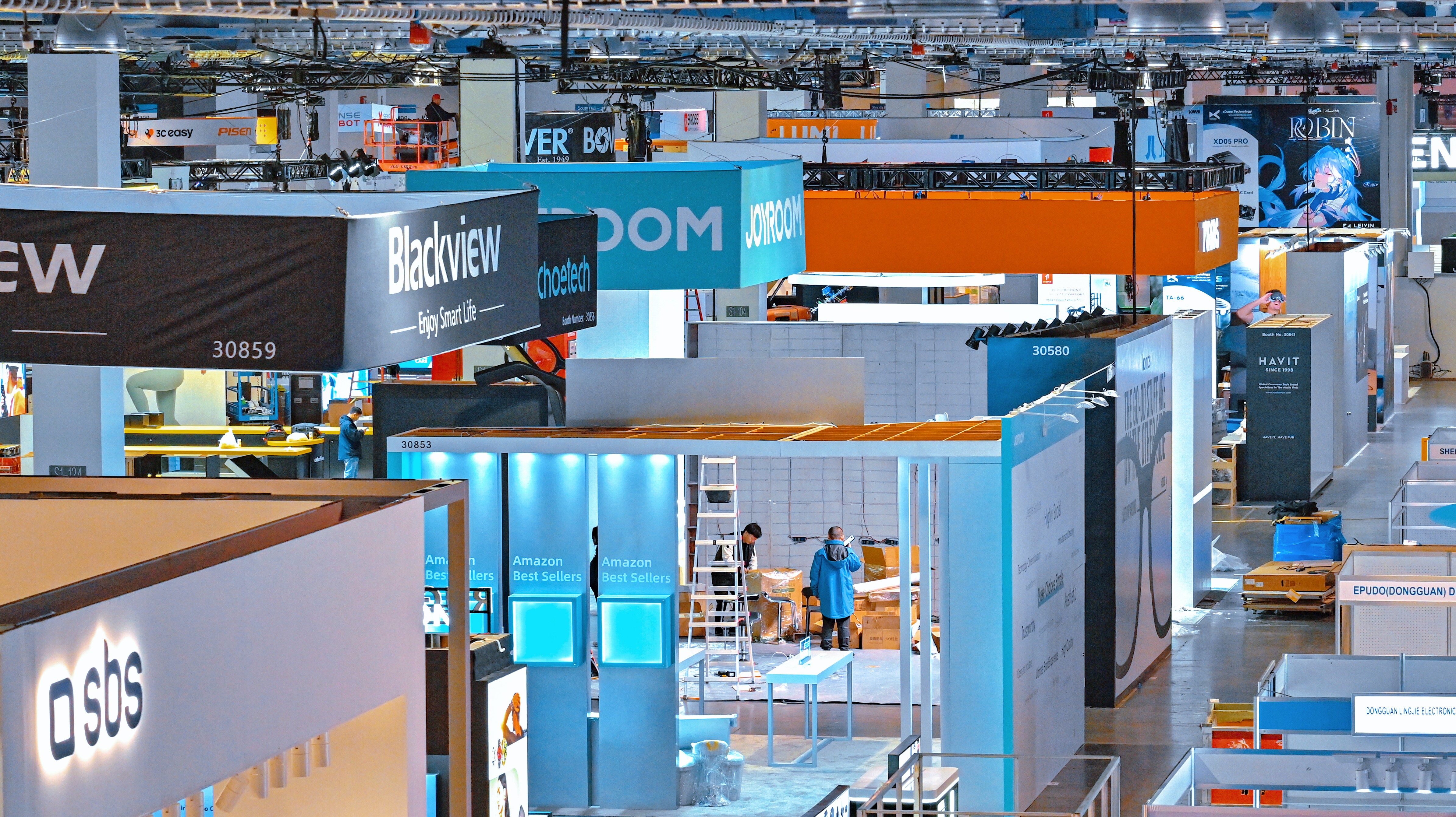 CES展区上演“冰与火之歌”!中国企业出海热延续,本土化运营成必修课