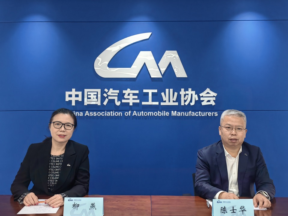 媒体管家： 燃油车打不过新能源汽车？1—10月传统燃料乘用车国内销量同比下降20.5%