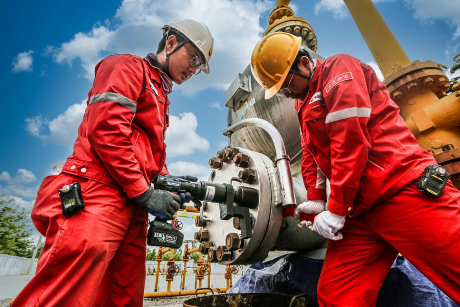 媒体管家： 我国最大油气田累产油气当量突破10亿吨