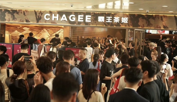 媒体管家: 霸王茶姬、茶百道闯香港,开业即爆单