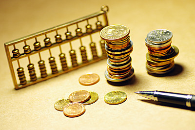 前10个月新能源车险保费同比大增53% 比亚迪、小米等新“玩家”相继入局(图1) 前10个月新能源车险保费同比大增53% 比亚迪、小米等新“玩家”相继入局(图1)