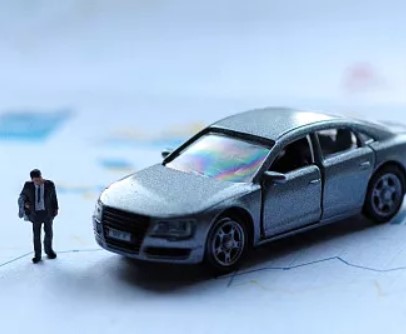 传统豪华品牌遭遇寒冬?奥迪经销商转投华为问界引热议(图1) 传统豪华品牌遭遇寒冬?奥迪经销商转投华为问界引热议(图1)