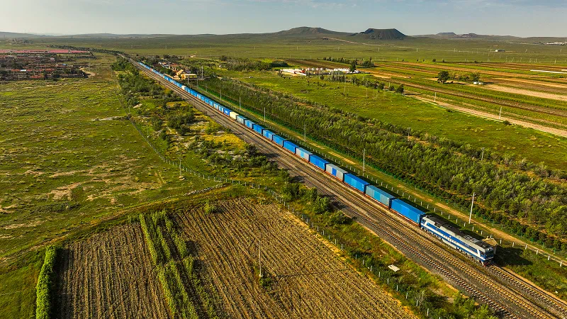 前三季度中欧班列发送货物157.1万标箱(图2) 前三季度中欧班列发送货物157.1万标箱(图2)