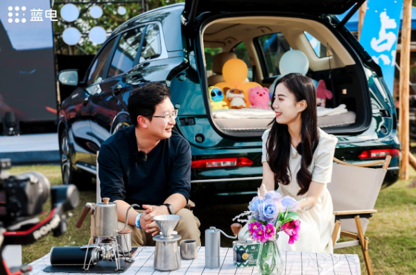 媒体管家： 蓝电E5 PLUS全国交付仪式开启 重塑家庭出行体验(图2)