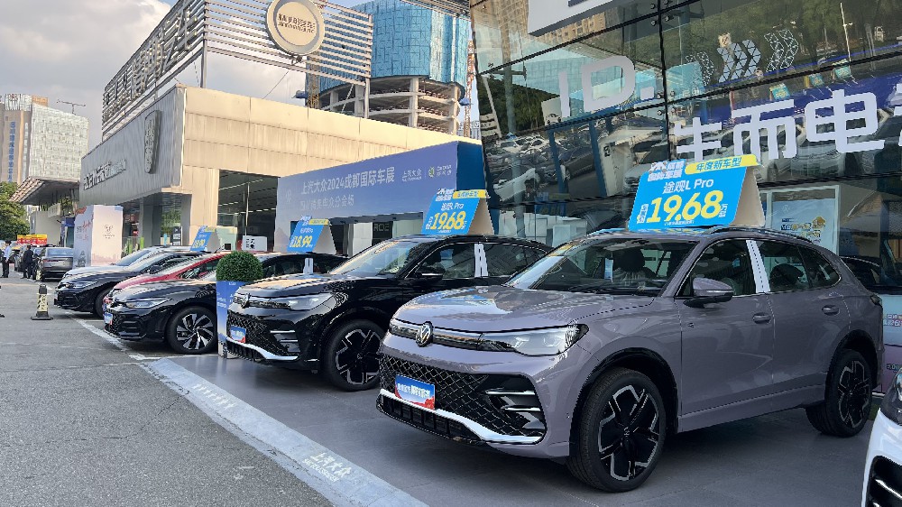 媒体管家： 从中央经济工作会议看汽车产业 专家研判2025年“两新”政策对汽车消费的刺激作用会更大(图1)