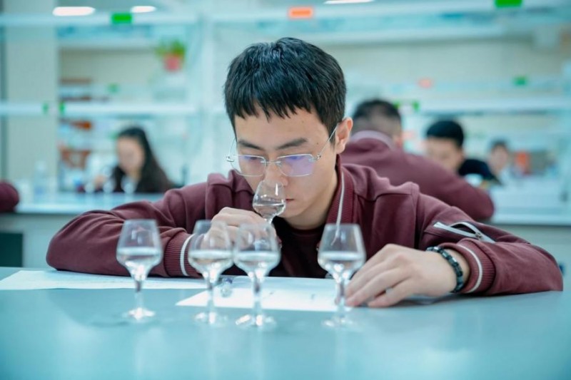 匠心铸就品质，技能成就未来——第三届酣客君丰杯职工技能大赛圆满落幕(图3)