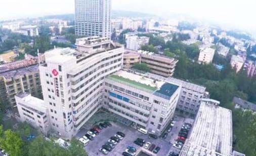 2023南京牙齿正畸垫高医院口碑排行榜十强揭晓了！南京市中西医结合医院口腔科有大佬级医生坐镇(图4)